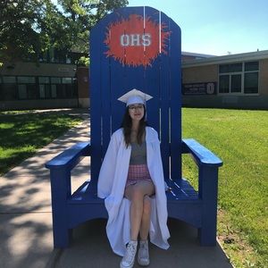 Meet your Posher, Laurisa